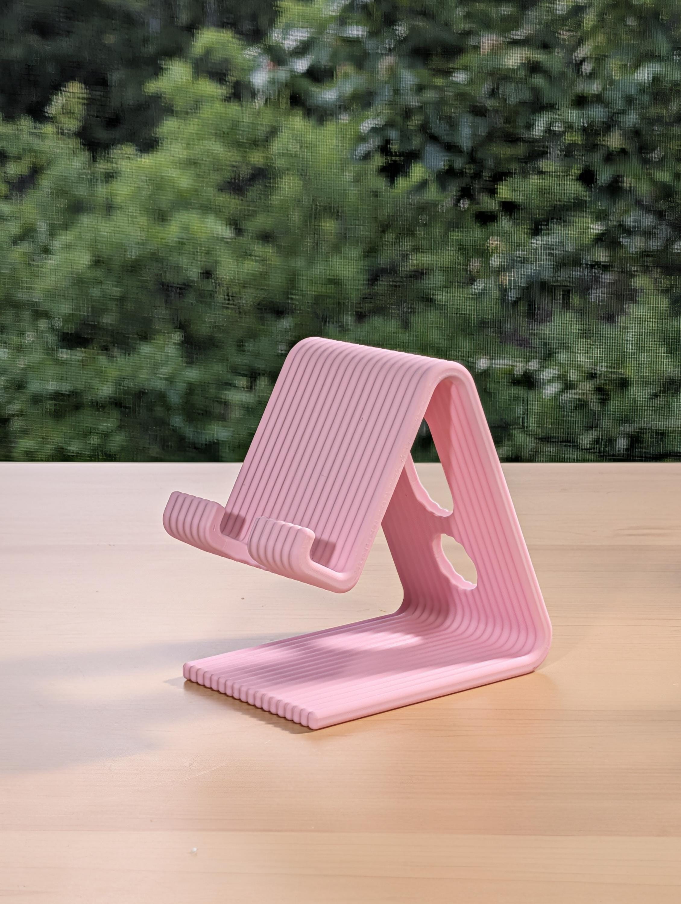 3D Printed Ribbed Phone Stand, Organic Phone Holder, Organized Desk, Office Decor