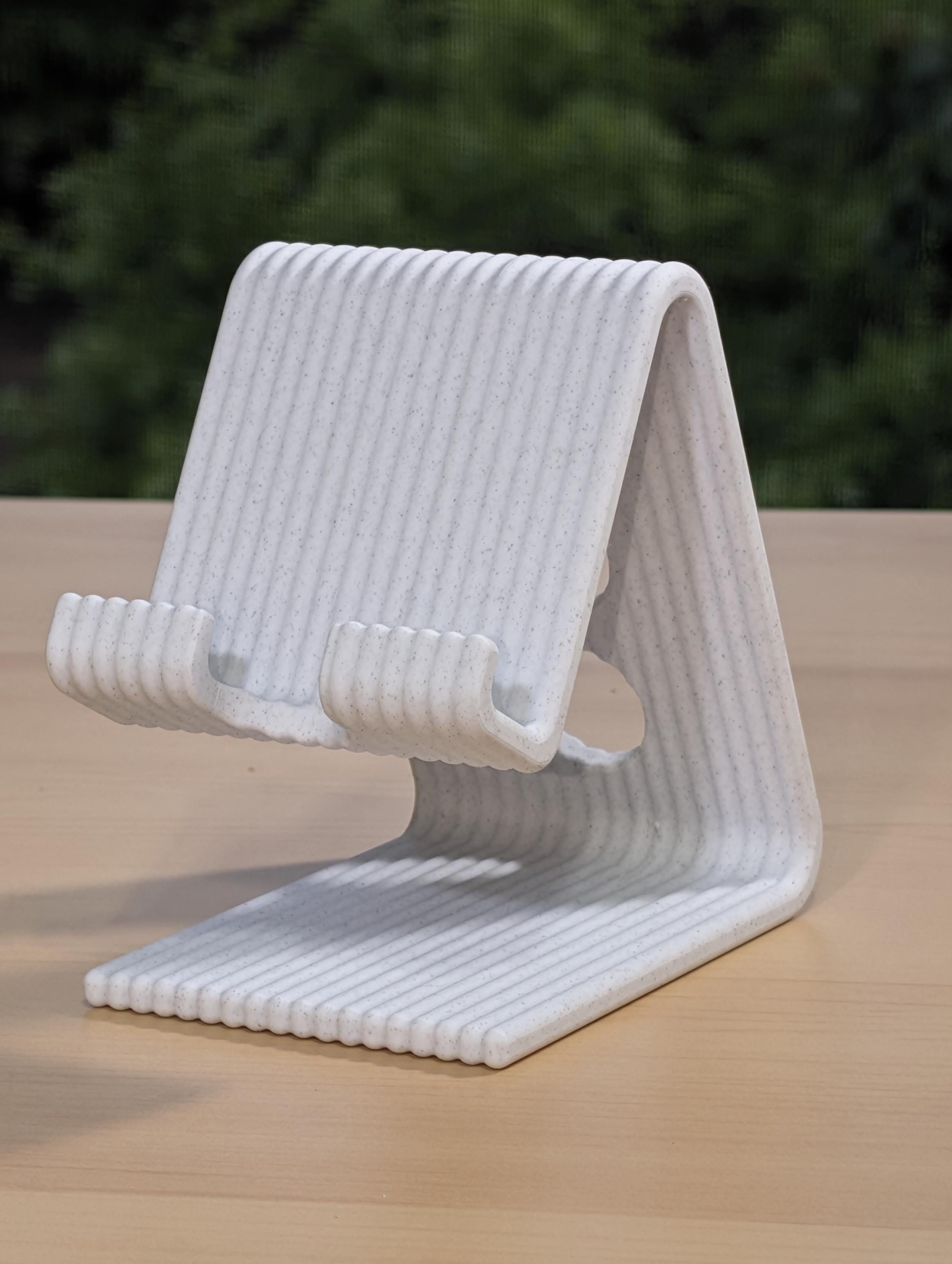 3D Printed Ribbed Phone Stand, Organic Phone Holder, Organized Desk, Office Decor